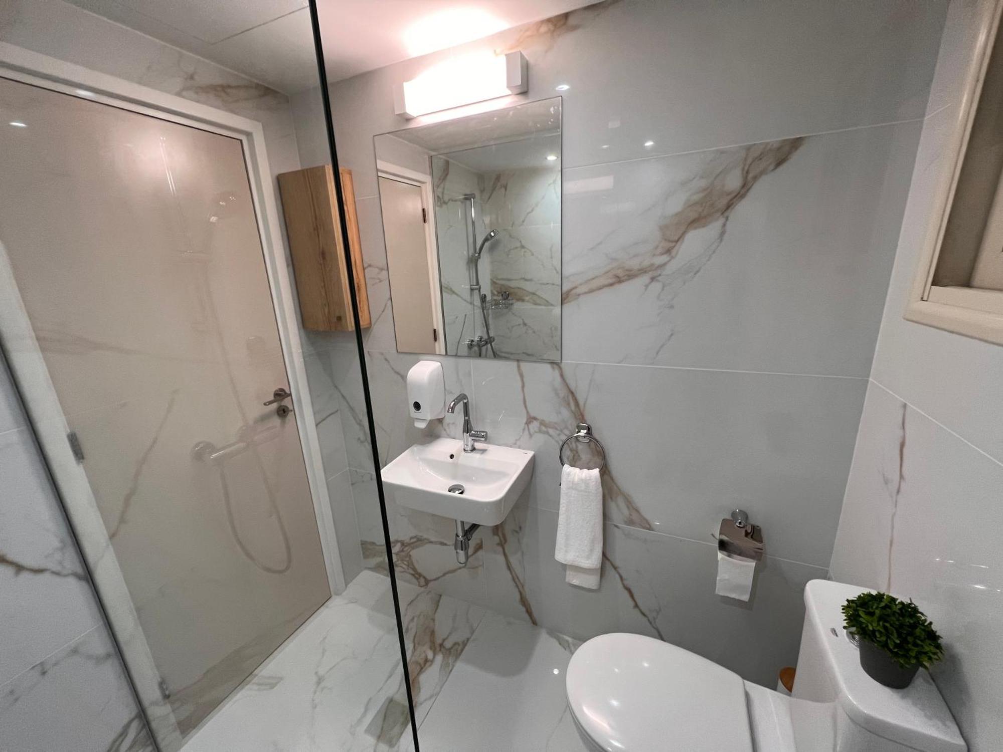 Earth Apartment Larnaca Bagian luar foto