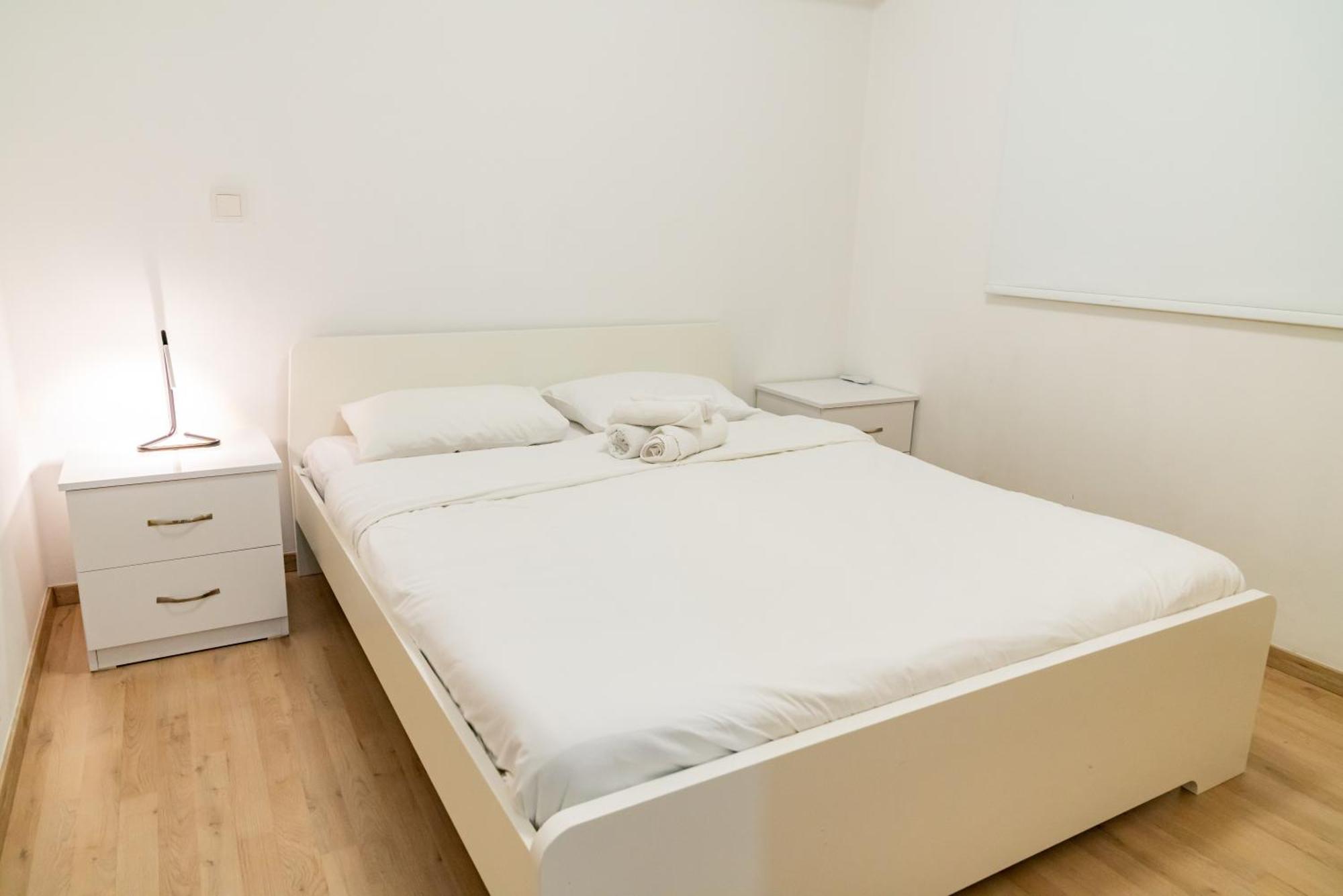 Earth Apartment Larnaca Bagian luar foto