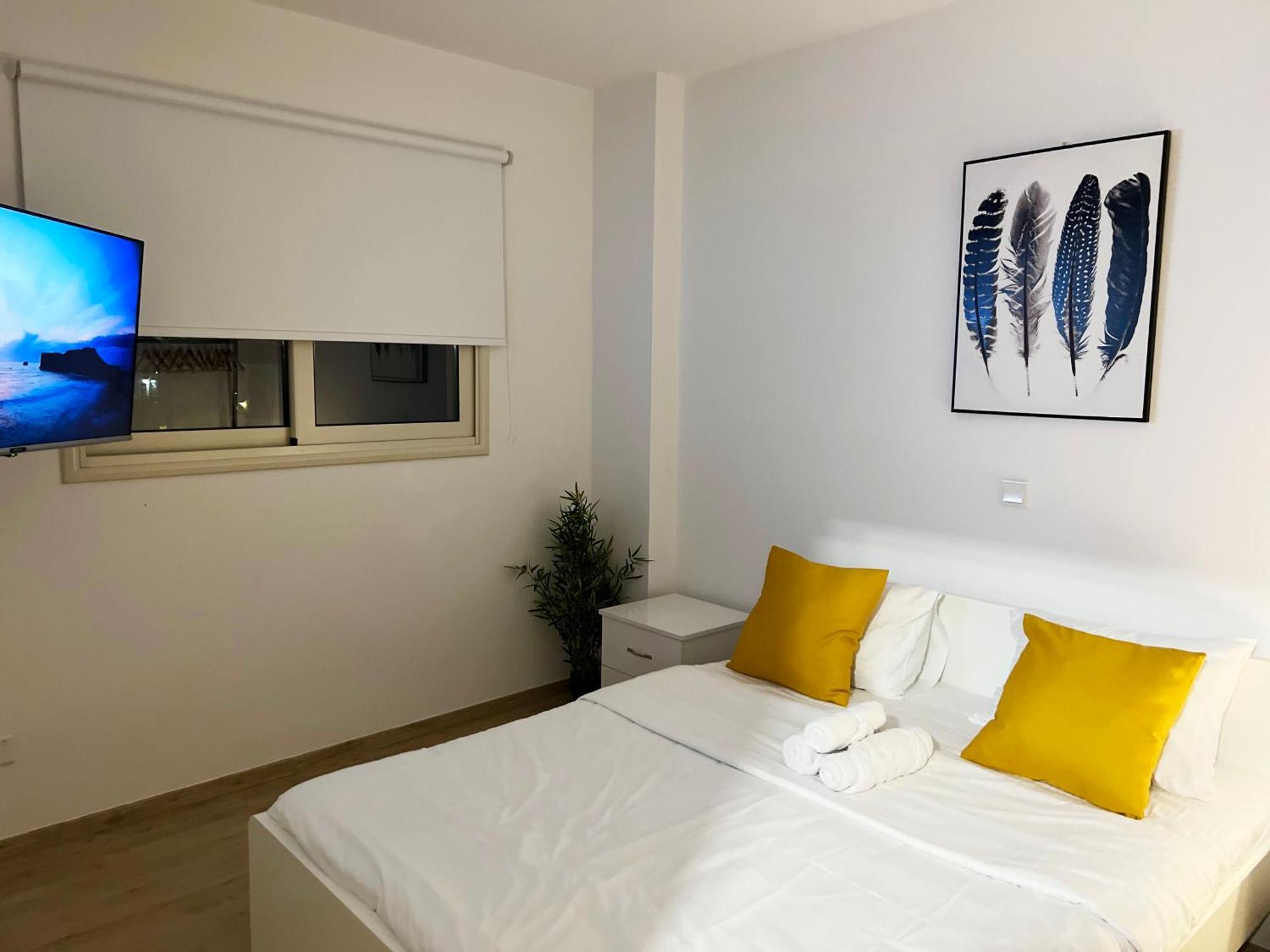 Earth Apartment Larnaca Bagian luar foto