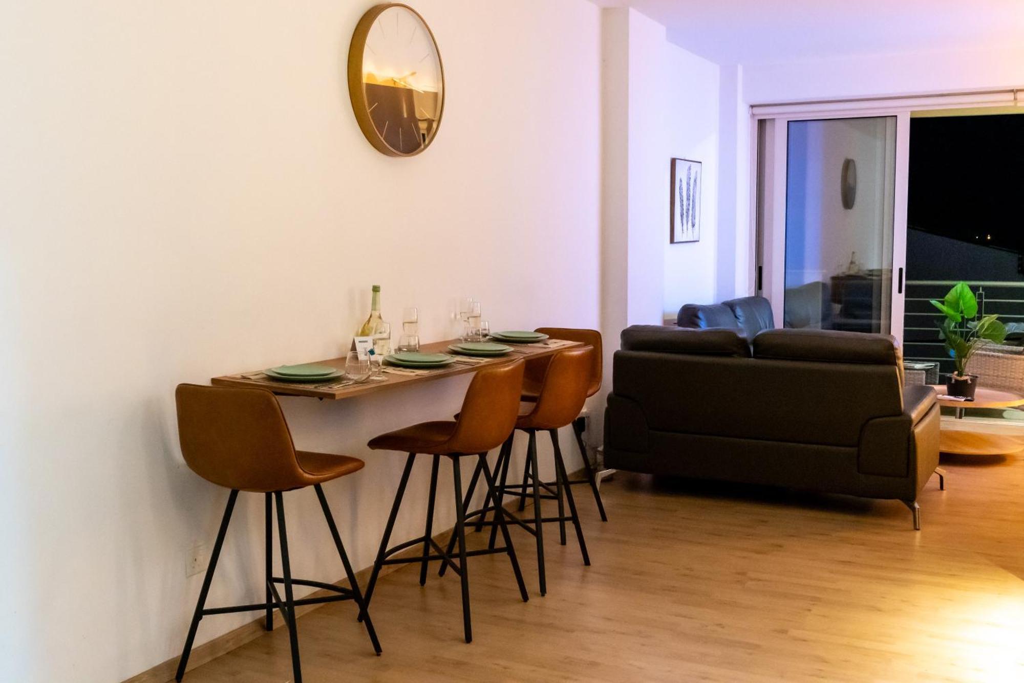 Earth Apartment Larnaca Bagian luar foto