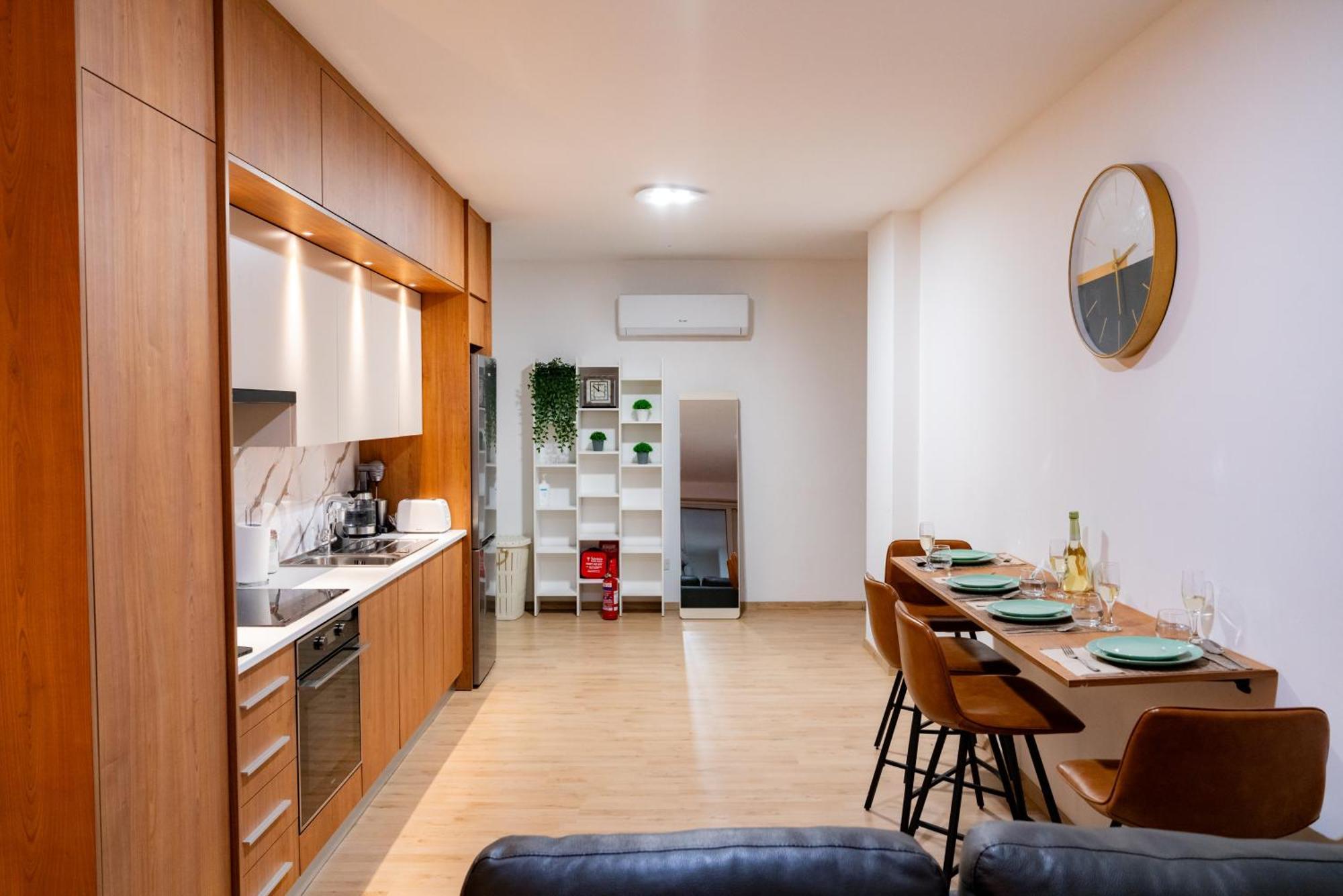 Earth Apartment Larnaca Bagian luar foto